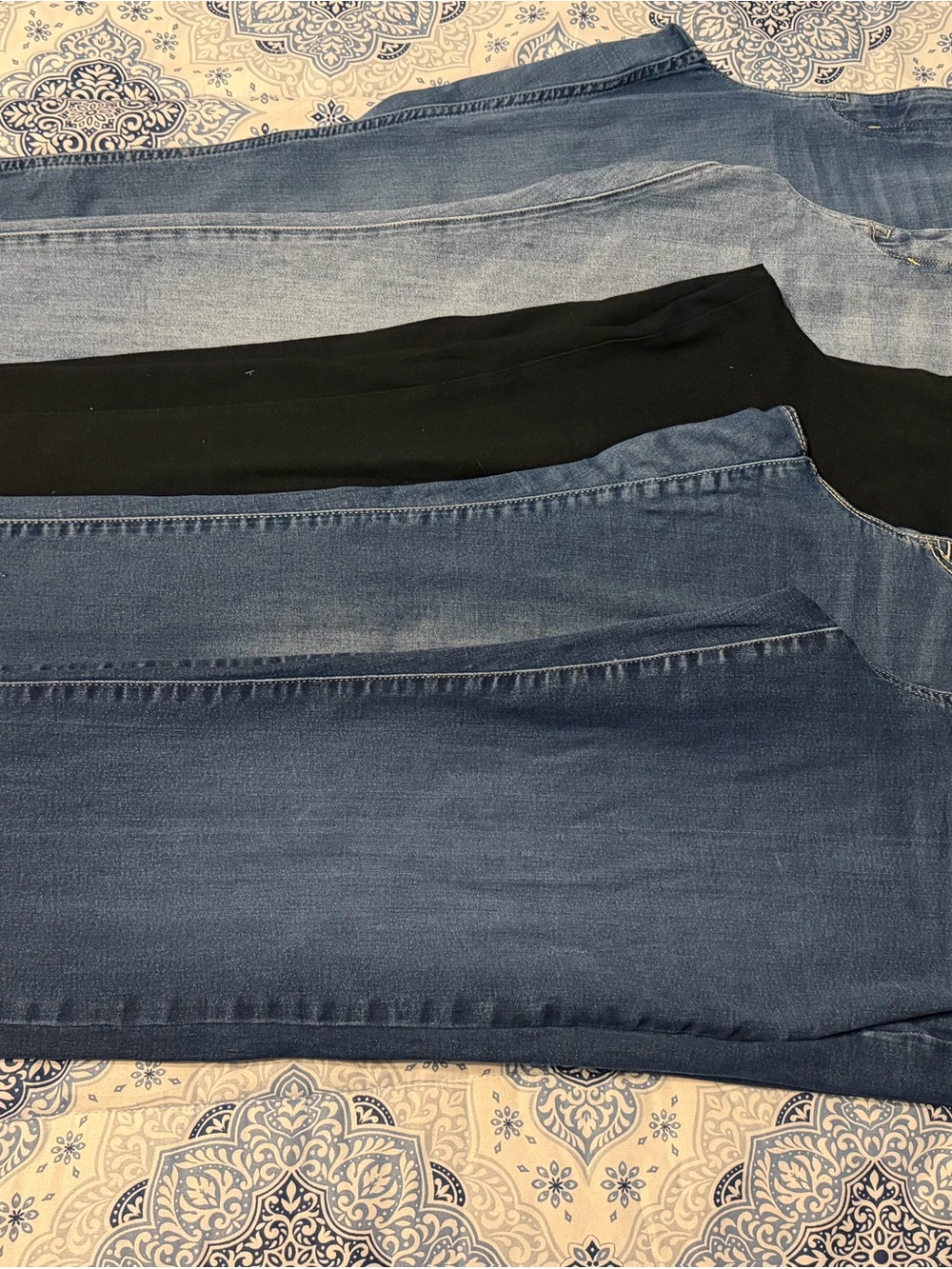 Lot of Jeans size 16. Calvin Klein, Nine West, Old Navy and other.
